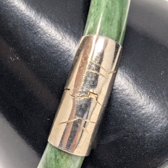 Vintage spinach green nephrite jade hinged bracelet Gold Plate sz 7.5 - Picture 9 of 15